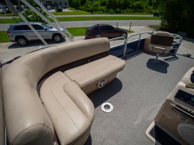 2017 Sun Tracker 22DLX Fishing Barge — photo 25 view