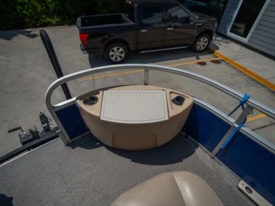 2017 Sun Tracker 22DLX Fishing Barge — photo 26 view