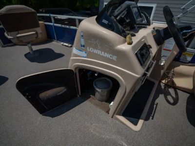 2017 Sun Tracker 22DLX Fishing Barge — photo 22 view