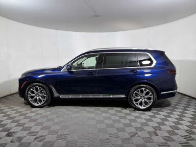 2026 BMW X7 xDrive40i — side profile view