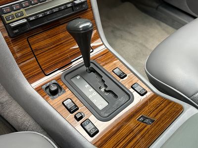 1992 Mercedes-Benz 300 Series — photo 13 view