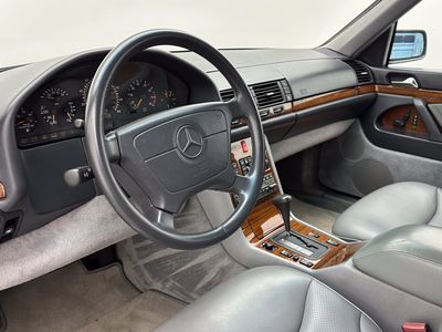 1992 Mercedes-Benz 300 Series — photo 9 view