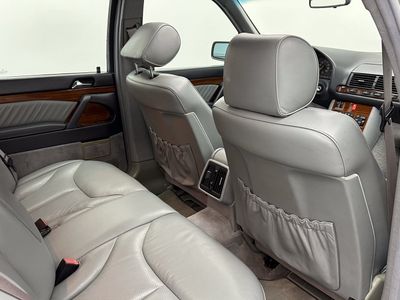 1992 Mercedes-Benz 300 Series — photo 26 view