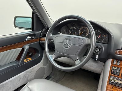 1992 Mercedes-Benz 300 Series — photo 15 view