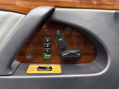1992 Mercedes-Benz 300 Series — photo 19 view