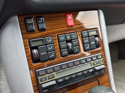 1992 Mercedes-Benz 300 Series — photo 12 view