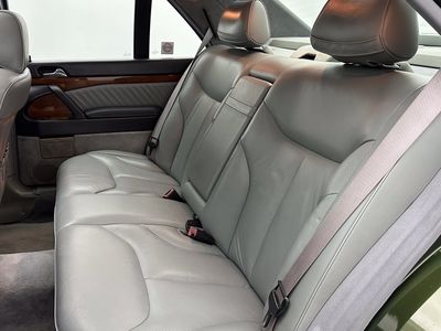 1992 Mercedes-Benz 300 Series — photo 24 view
