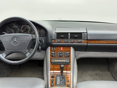 1992 Mercedes-Benz 300 Series — photo 16 view