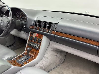 1992 Mercedes-Benz 300 Series — photo 17 view