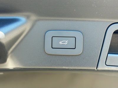 2026 Land Rover Range Rover Velar — photo 13 view