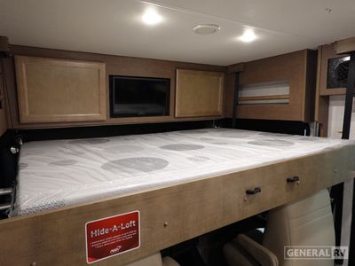 2026 Fleetwood Bounder - Photo 13