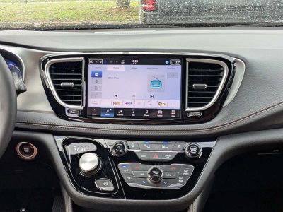 2026 Chrysler Pacifica — photo 18 view