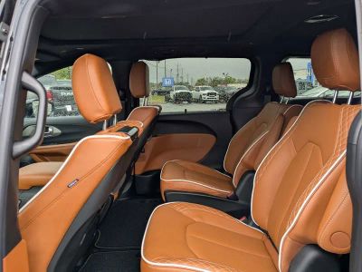 2026 Chrysler Pacifica — photo 14 view