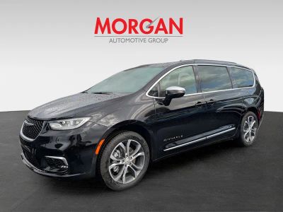 2026 Chrysler Pacifica — photo 8 view