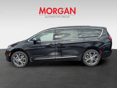 2026 Chrysler Pacifica — photo 7 view