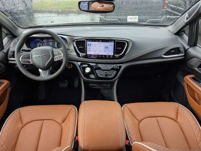 2026 Chrysler Pacifica — photo 15 view