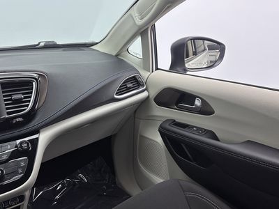 2024 Chrysler Voyager - Photo 23