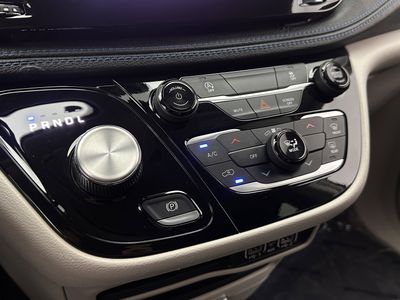 2024 Chrysler Voyager - Photo 12