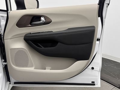 2024 Chrysler Voyager - Photo 30