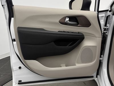 2024 Chrysler Voyager - Photo 9