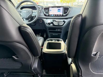 2026 Chrysler Pacifica — photo 34 view