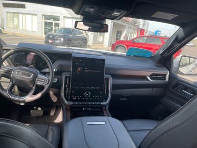 2025 GMC Yukon XL — photo 16 view