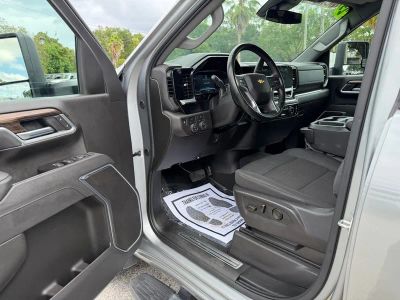 2025 Chevrolet Silverado 2500HD — photo 17 view