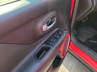 2022 Jeep Renegade — photo 11 view