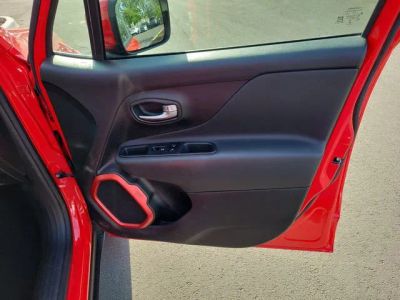 2022 Jeep Renegade — photo 36 view