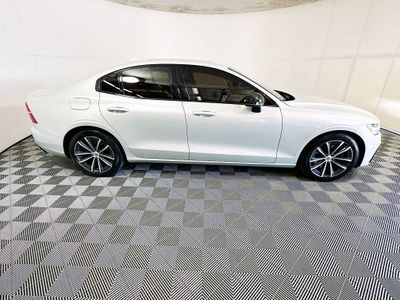 2022 Volvo S60 - Photo 2