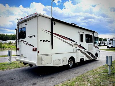 2019 Winnebago Vista - Photo 2