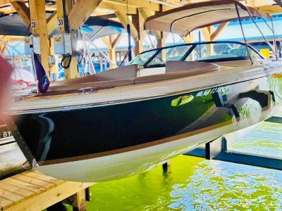 2016 Chris-Craft Carina 21 — front three-quarter view