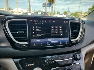 2023 Chrysler Pacifica — photo 22 view