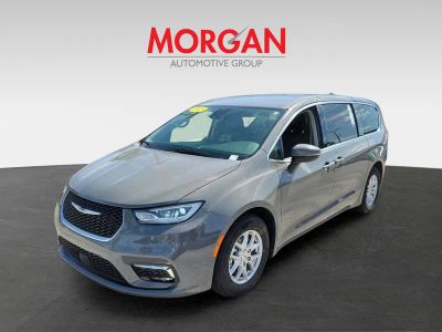 2023 Chrysler Pacifica — photo 8 view
