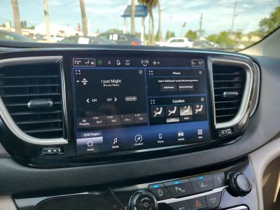 2023 Chrysler Pacifica — photo 19 view