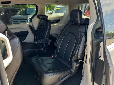 2023 Chrysler Pacifica — photo 15 view