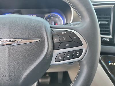 2023 Chrysler Pacifica — photo 28 view