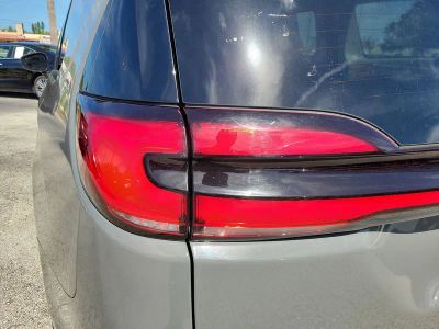2023 Chrysler Pacifica — photo 10 view