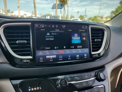 2023 Chrysler Pacifica — photo 20 view