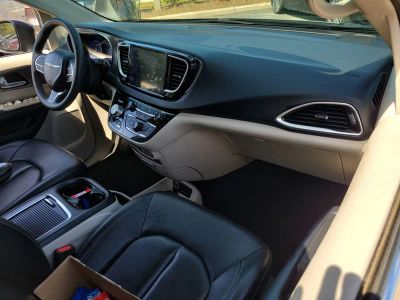 2023 Chrysler Pacifica — photo 11 view