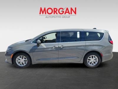 2023 Chrysler Pacifica — photo 7 view