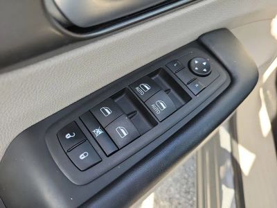 2023 Chrysler Pacifica — photo 16 view