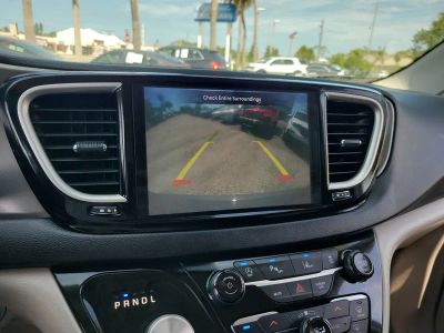 2023 Chrysler Pacifica — photo 23 view