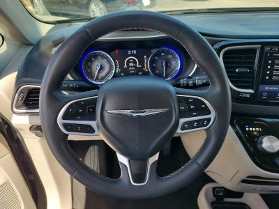 2023 Chrysler Pacifica — photo 29 view