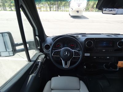 2025 Winnebago Navion - Photo 9