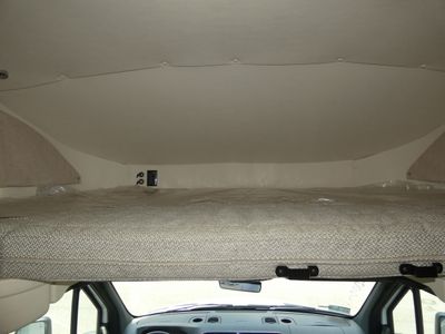 2025 Winnebago Navion - Photo 13