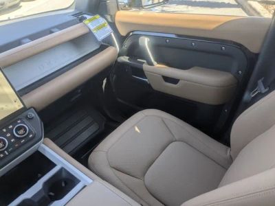 2026 Land Rover Defender 130 — photo 16 view