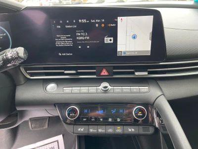 2023 Hyundai Elantra Hybrid - Photo 11