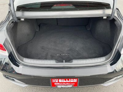 2023 Hyundai Elantra Hybrid - Photo 17