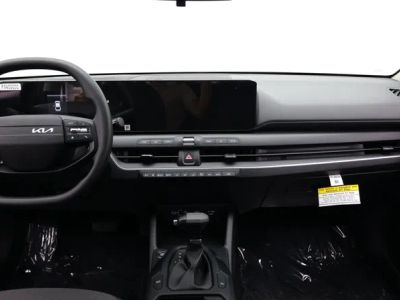 2025 Kia K4 — photo 27 view